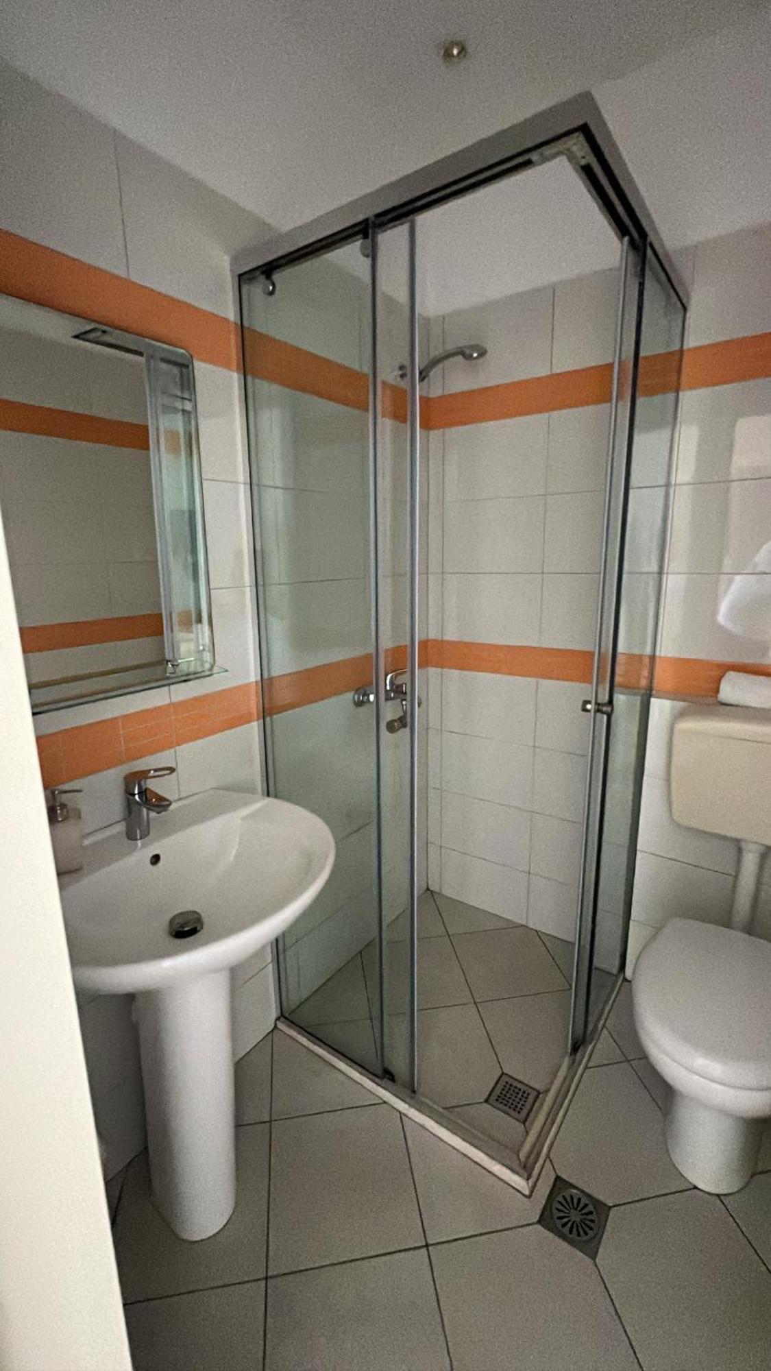 Hotel Jon Dhermi Luaran gambar
