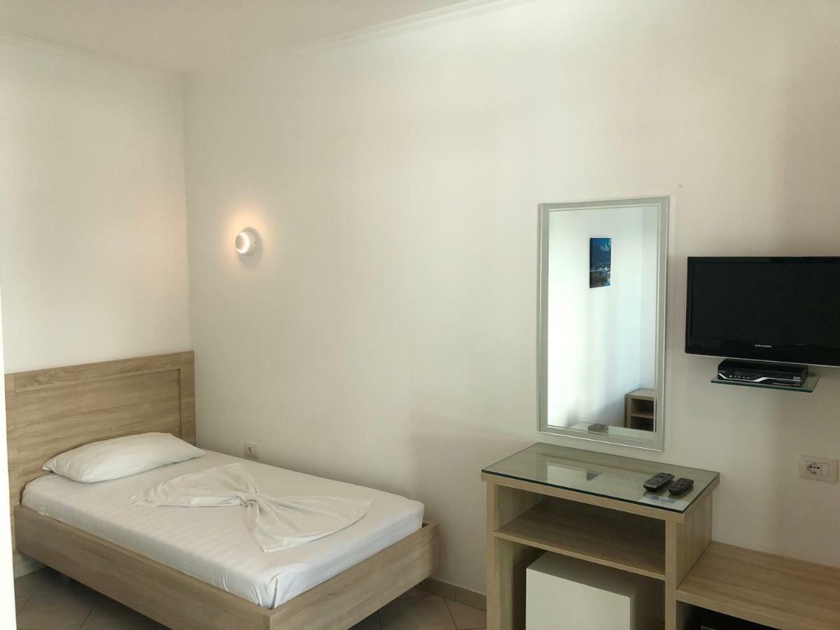 Hotel Jon Dhermi Luaran gambar