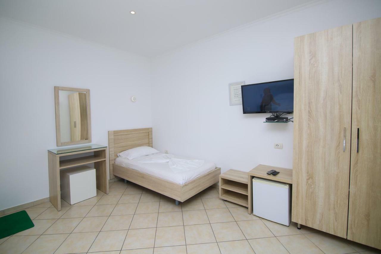 Hotel Jon Dhermi Luaran gambar